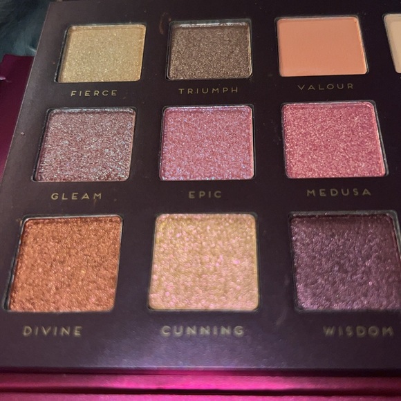 18 COLOR EYESHADOW SET- Athena- by Bad Habit - Highly pigmented like Huda Beauty - Picture 5 of 8